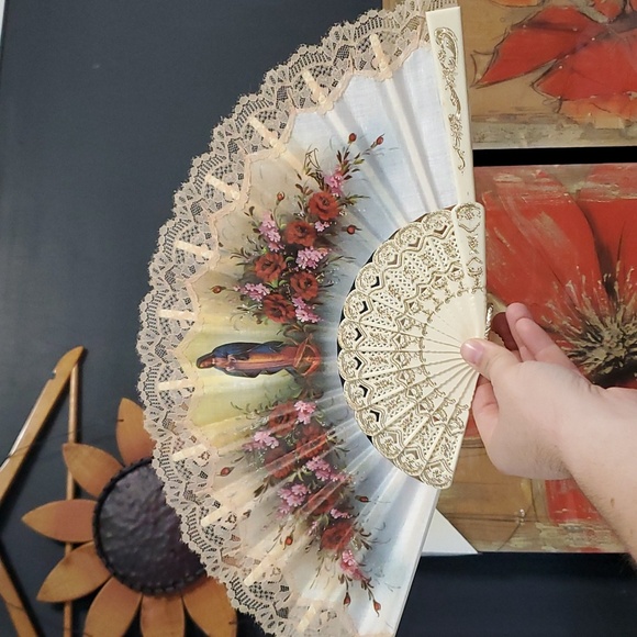 Vintage Folding Hand Fan - Picture 1 of 7